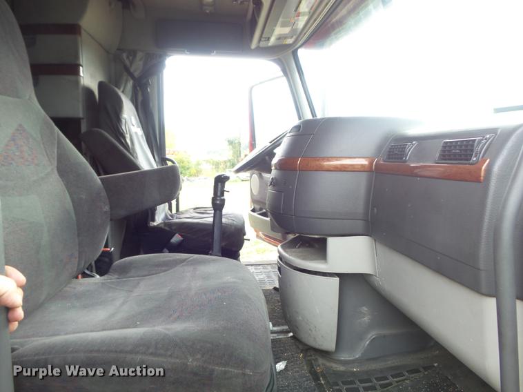 image for item DB6445 2009 Volvo VNL semi truck