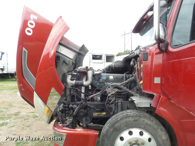 image for item DB6445 2009 Volvo VNL semi truck