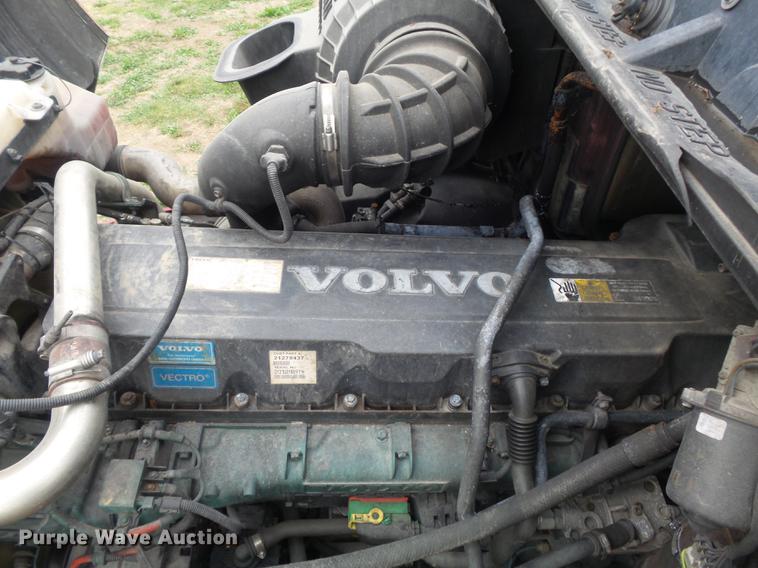 image for item DB6445 2009 Volvo VNL semi truck