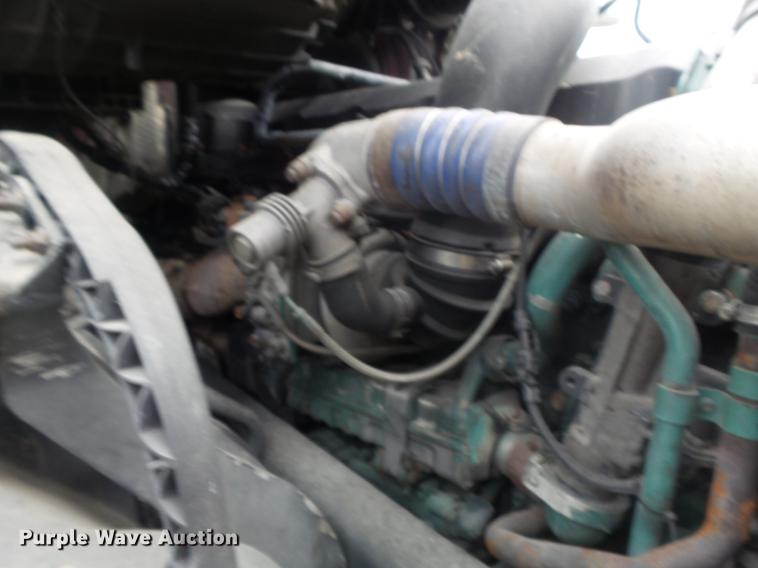 image for item DB6445 2009 Volvo VNL semi truck