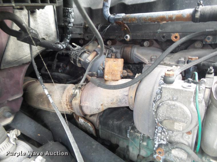 image for item DB6445 2009 Volvo VNL semi truck