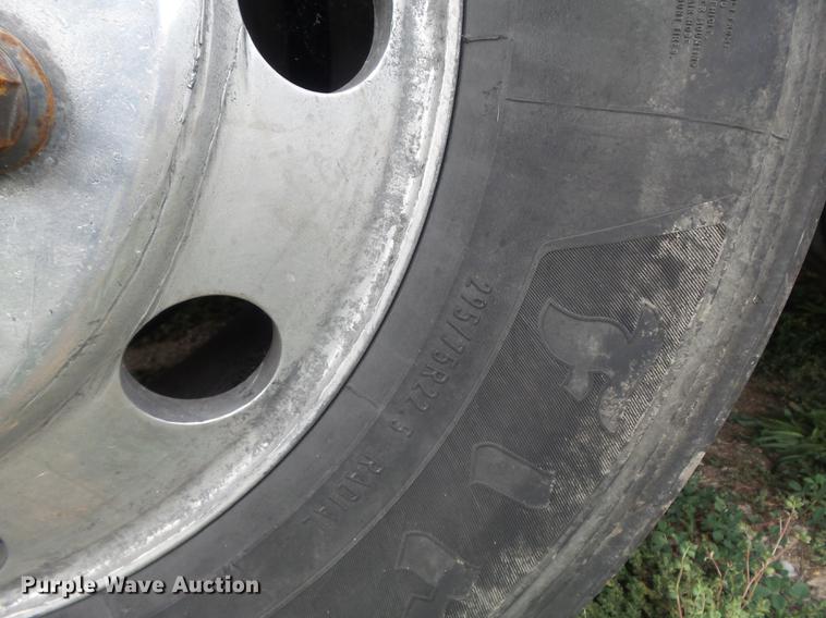 image for item DB6445 2009 Volvo VNL semi truck