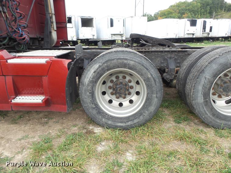 image for item DB6445 2009 Volvo VNL semi truck