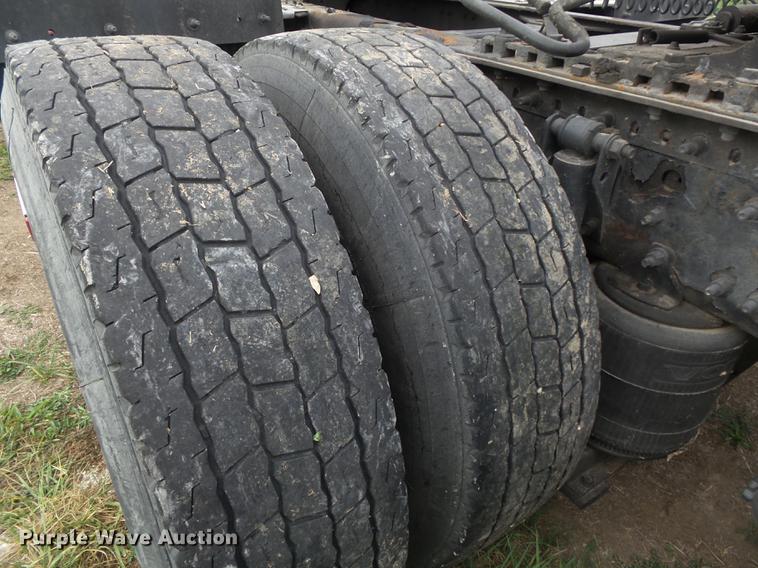 image for item DB6445 2009 Volvo VNL semi truck