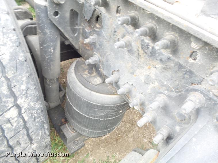 image for item DB6445 2009 Volvo VNL semi truck