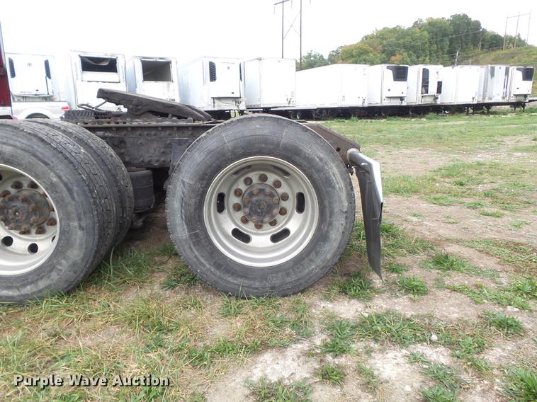 image for item DB6445 2009 Volvo VNL semi truck