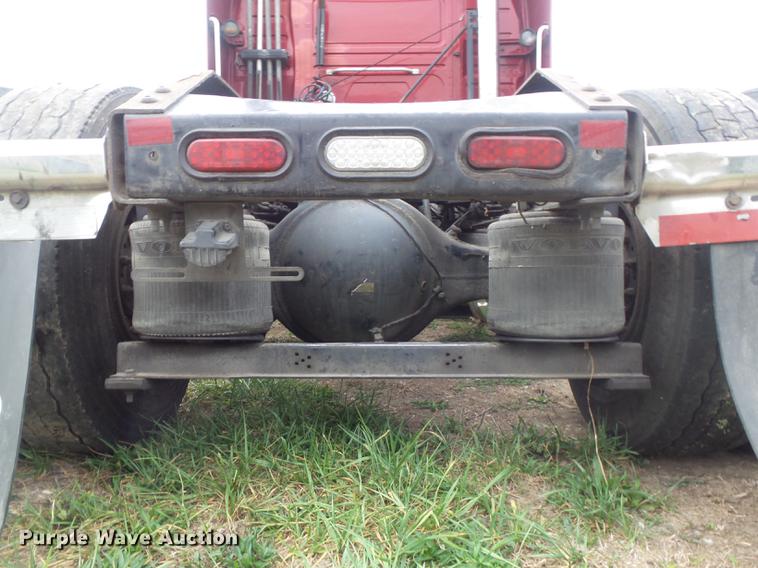 image for item DB6445 2009 Volvo VNL semi truck