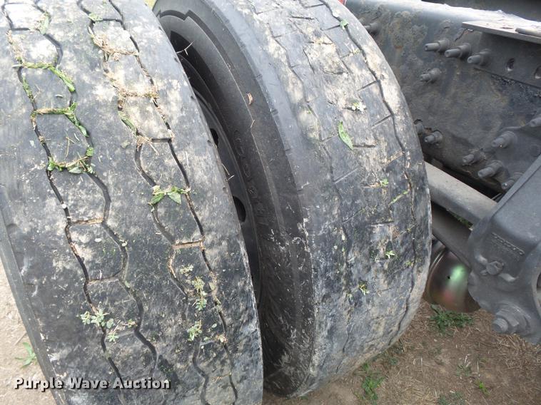 image for item DB6445 2009 Volvo VNL semi truck