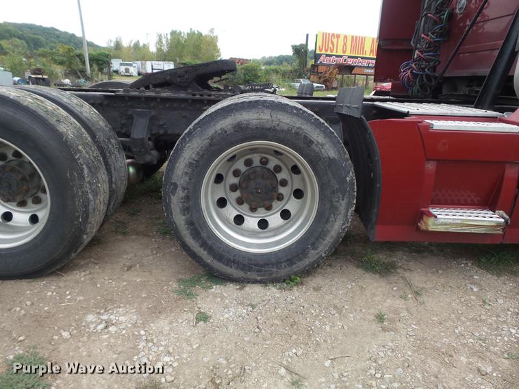 image for item DB6445 2009 Volvo VNL semi truck