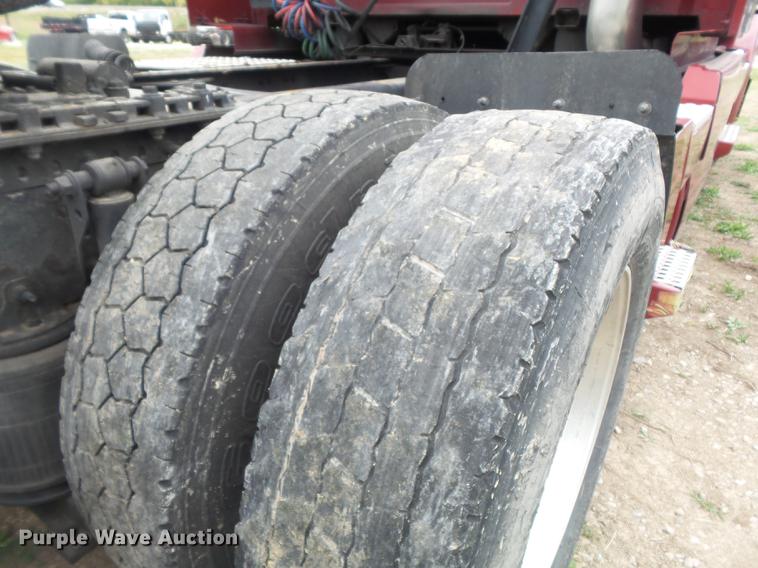 image for item DB6445 2009 Volvo VNL semi truck