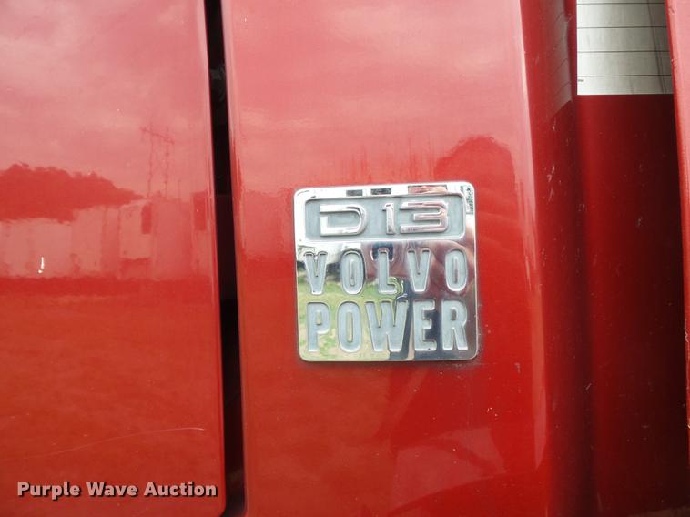 image for item DB6445 2009 Volvo VNL semi truck