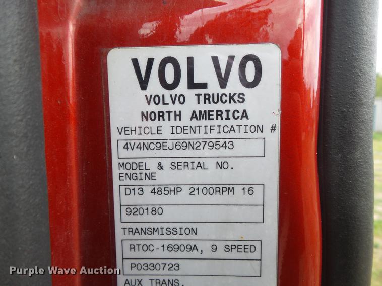 image for item DB6445 2009 Volvo VNL semi truck
