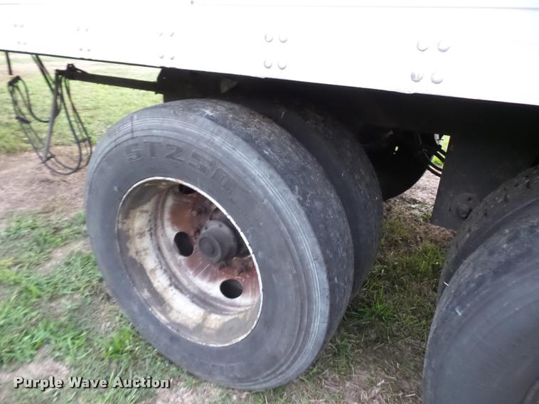 image for item DB6458 2011 Utility 4000D-X dry van trailer