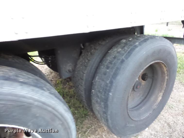 image for item DB6458 2011 Utility 4000D-X dry van trailer