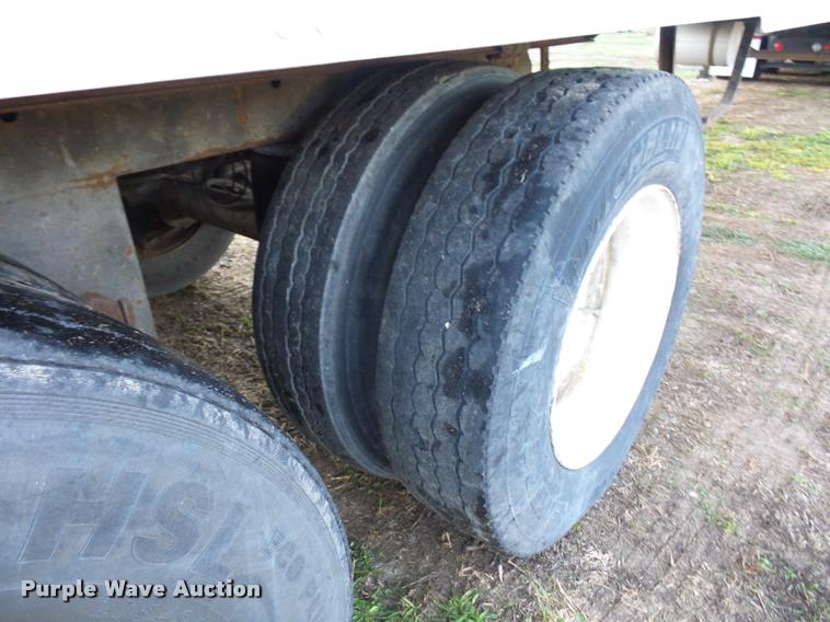 image for item DB6465 2002 Utility 300R refrigerated van trailer