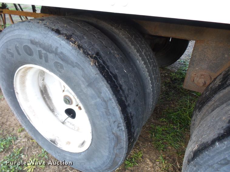 image for item DB6465 2002 Utility 300R refrigerated van trailer