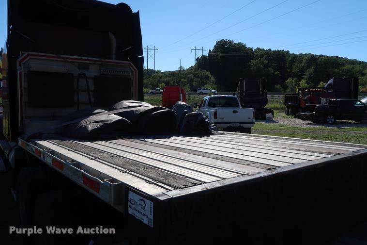 image for item DB6474 2005 Fontaine drop deck trailer