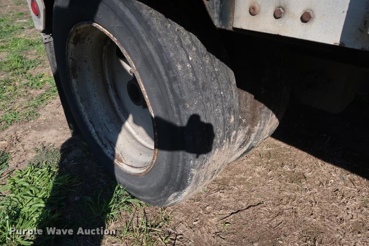 image for item DB6474 2005 Fontaine drop deck trailer