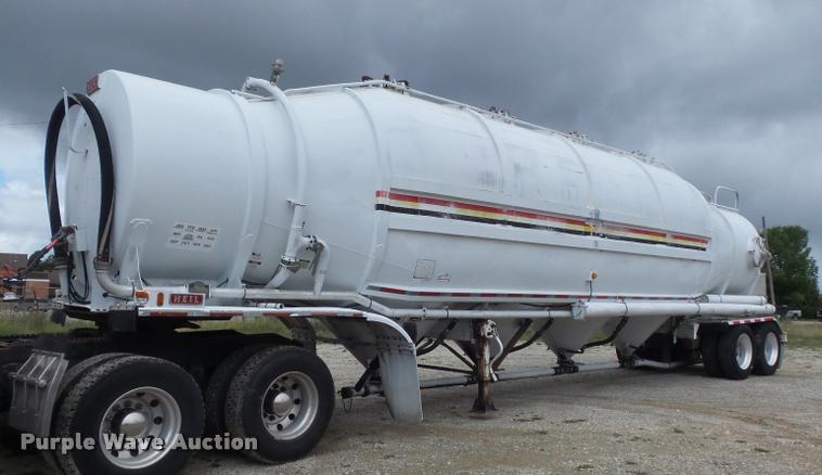 image for item DB6475 1990 Heil dry bulk pneumatic tank trailer