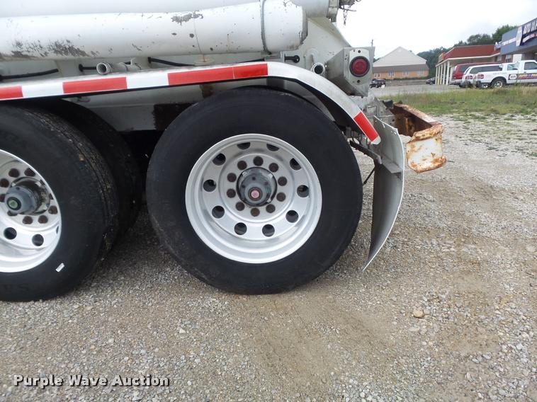 image for item DB6475 1990 Heil dry bulk pneumatic tank trailer