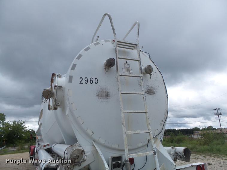 image for item DB6475 1990 Heil dry bulk pneumatic tank trailer