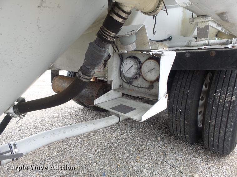 image for item DB6475 1990 Heil dry bulk pneumatic tank trailer