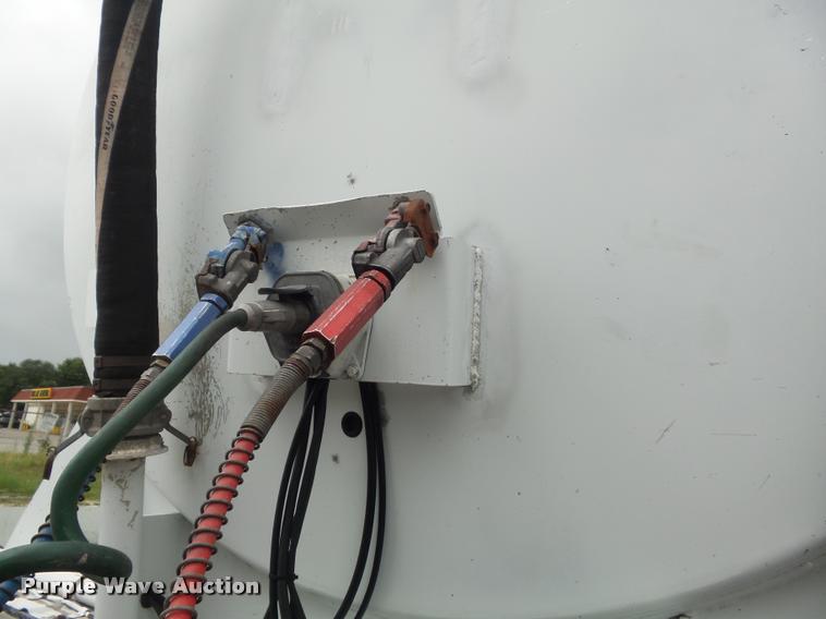 image for item DB6475 1990 Heil dry bulk pneumatic tank trailer