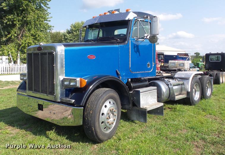 image for item DB6499 2000 Peterbilt 378 semi truck