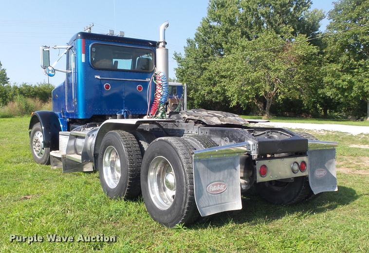 image for item DB6499 2000 Peterbilt 378 semi truck