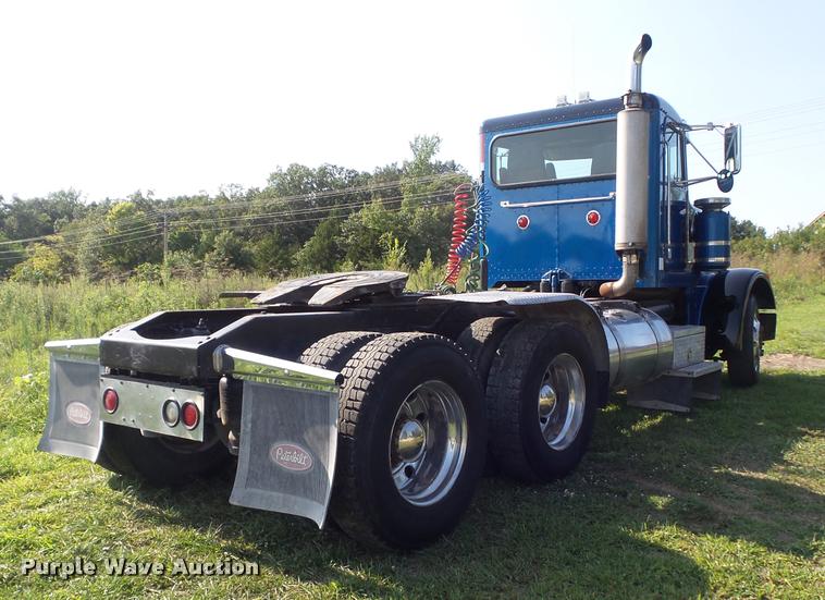 image for item DB6499 2000 Peterbilt 378 semi truck