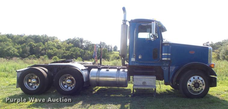 image for item DB6499 2000 Peterbilt 378 semi truck