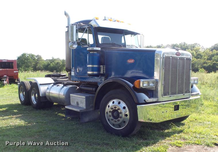 image for item DB6499 2000 Peterbilt 378 semi truck