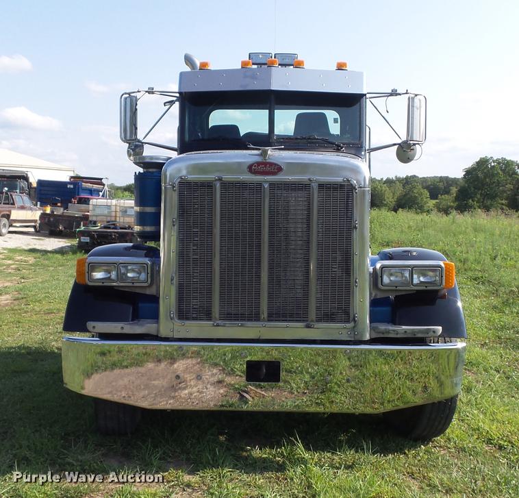 image for item DB6499 2000 Peterbilt 378 semi truck