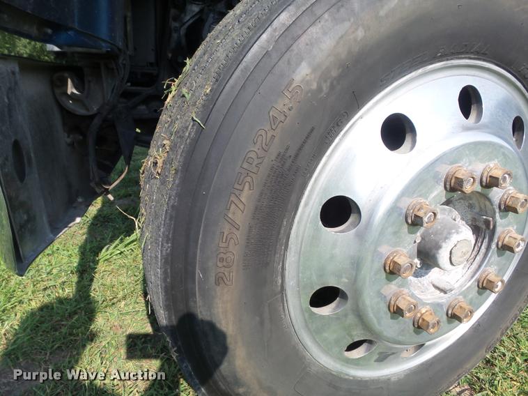 image for item DB6499 2000 Peterbilt 378 semi truck