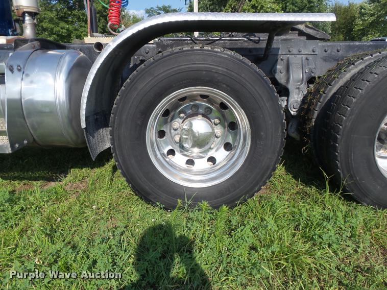 image for item DB6499 2000 Peterbilt 378 semi truck