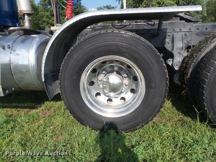 image for item DB6499 2000 Peterbilt 378 semi truck