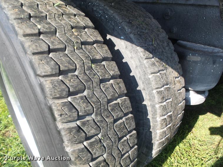 image for item DB6499 2000 Peterbilt 378 semi truck