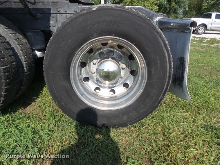 image for item DB6499 2000 Peterbilt 378 semi truck