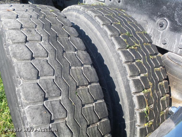 image for item DB6499 2000 Peterbilt 378 semi truck