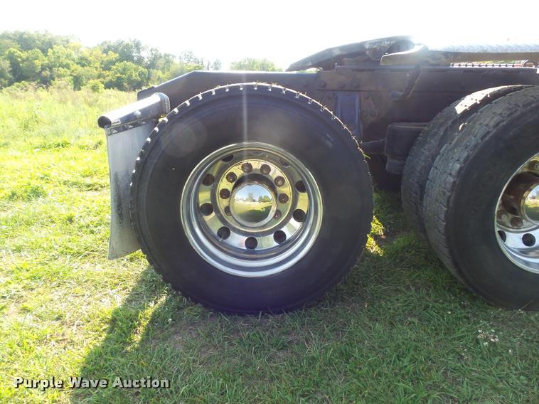 image for item DB6499 2000 Peterbilt 378 semi truck