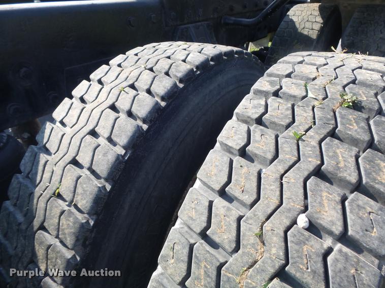 image for item DB6499 2000 Peterbilt 378 semi truck