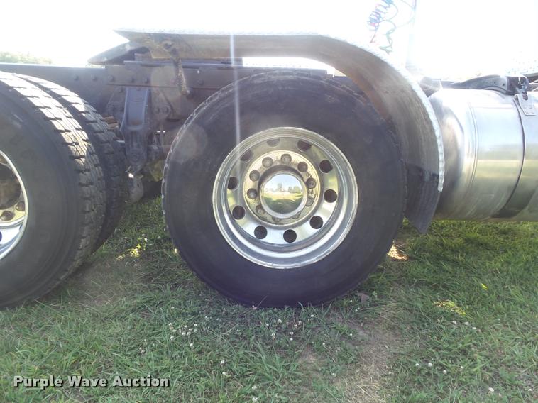 image for item DB6499 2000 Peterbilt 378 semi truck