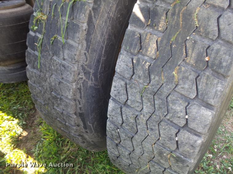 image for item DB6499 2000 Peterbilt 378 semi truck