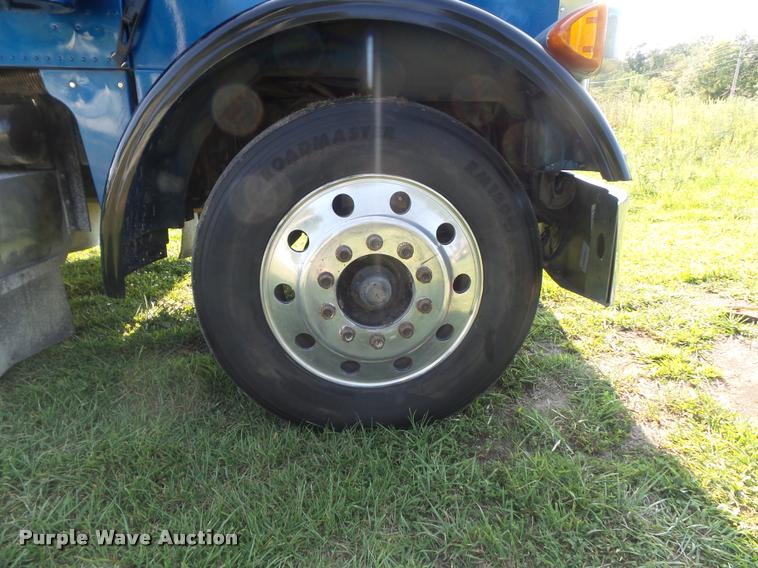 image for item DB6499 2000 Peterbilt 378 semi truck