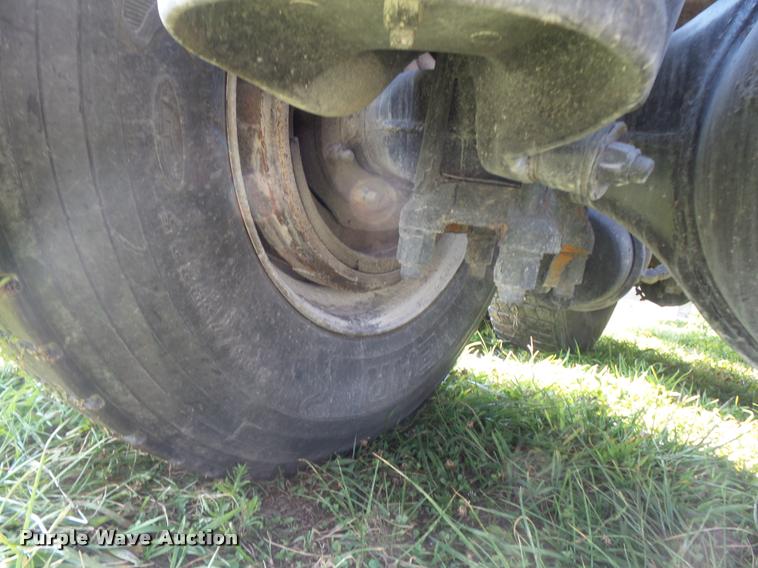 image for item DB6499 2000 Peterbilt 378 semi truck