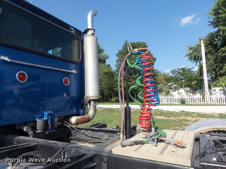 image for item DB6499 2000 Peterbilt 378 semi truck