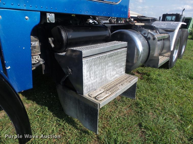 image for item DB6499 2000 Peterbilt 378 semi truck