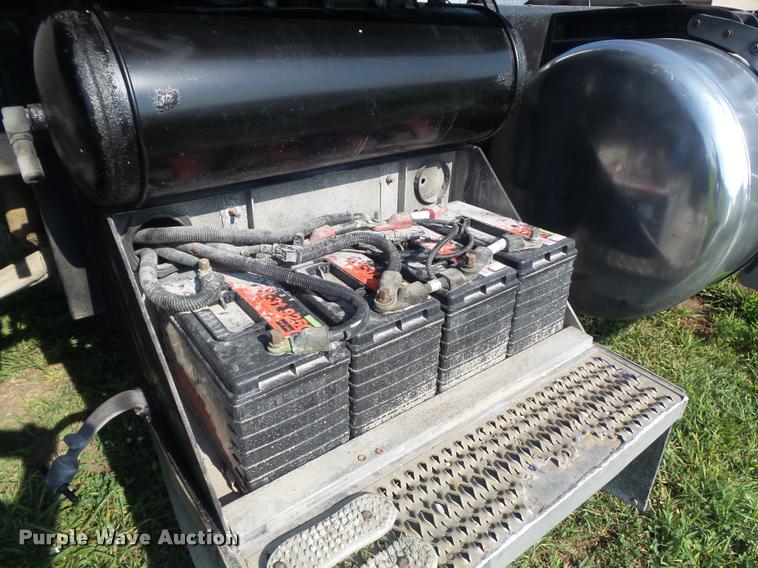 image for item DB6499 2000 Peterbilt 378 semi truck