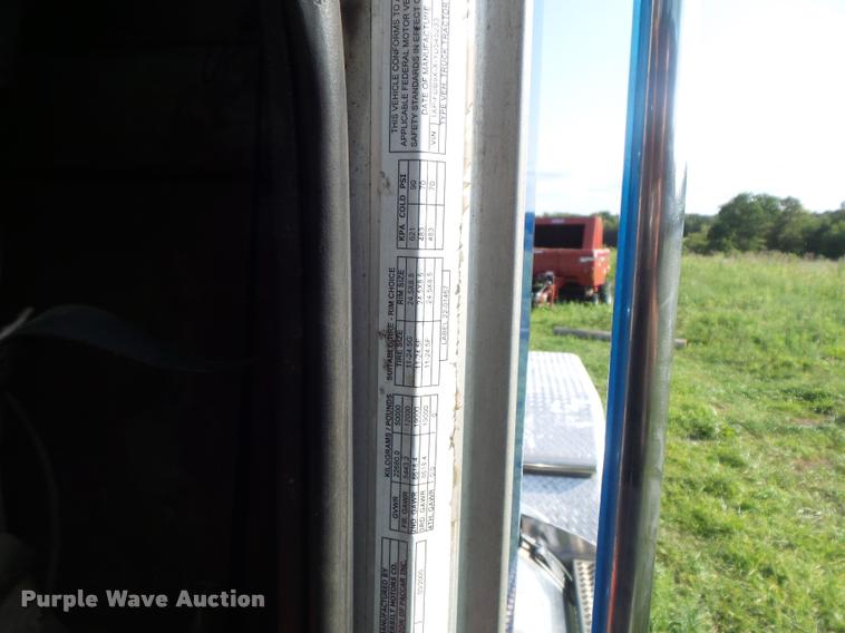 image for item DB6499 2000 Peterbilt 378 semi truck