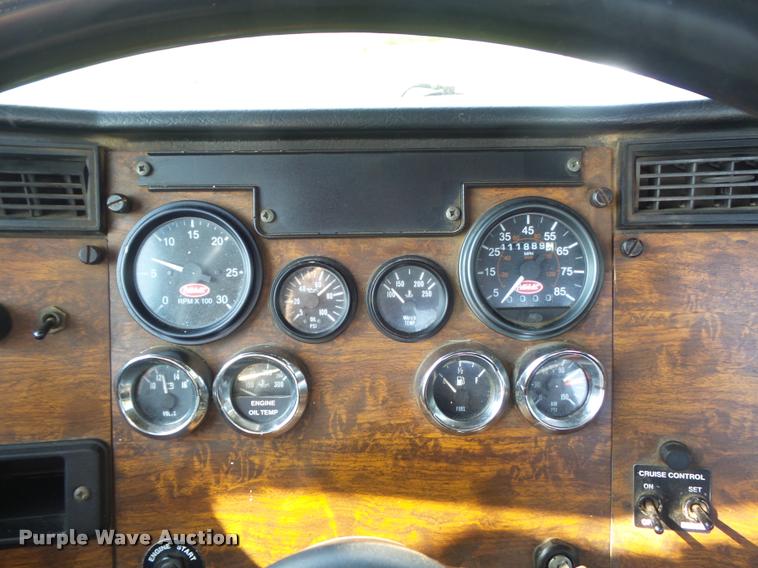 image for item DB6499 2000 Peterbilt 378 semi truck